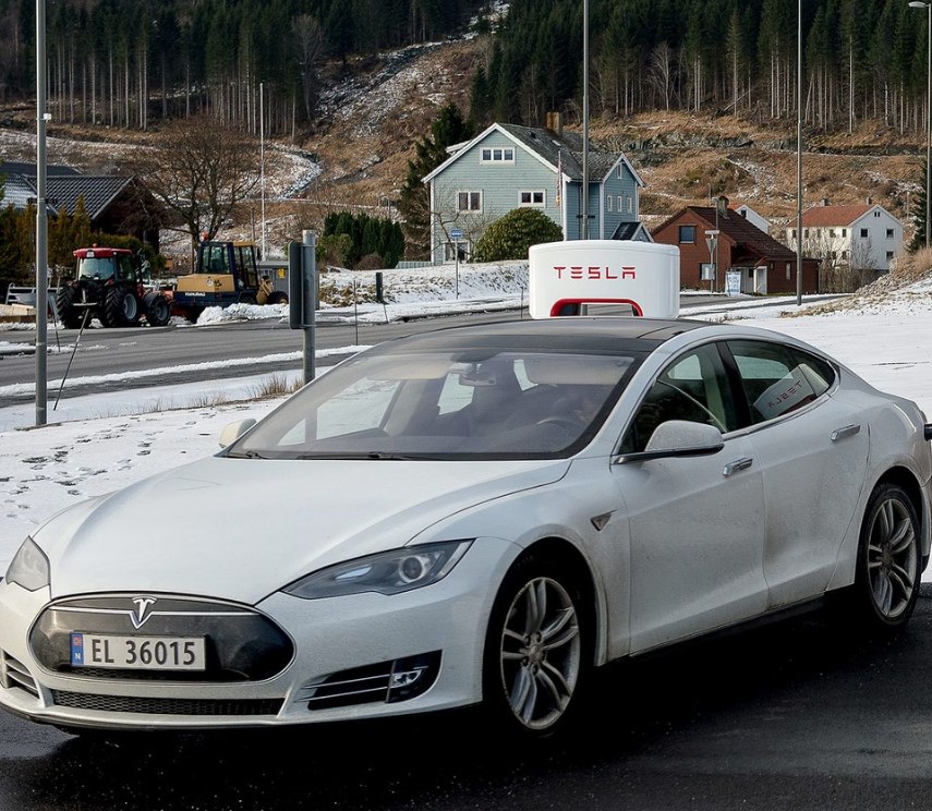 https://www.bloomberg.com/news/articles/2019-01-26/tesla-doubled-service-staff-in-norway-last-year-dn-reports